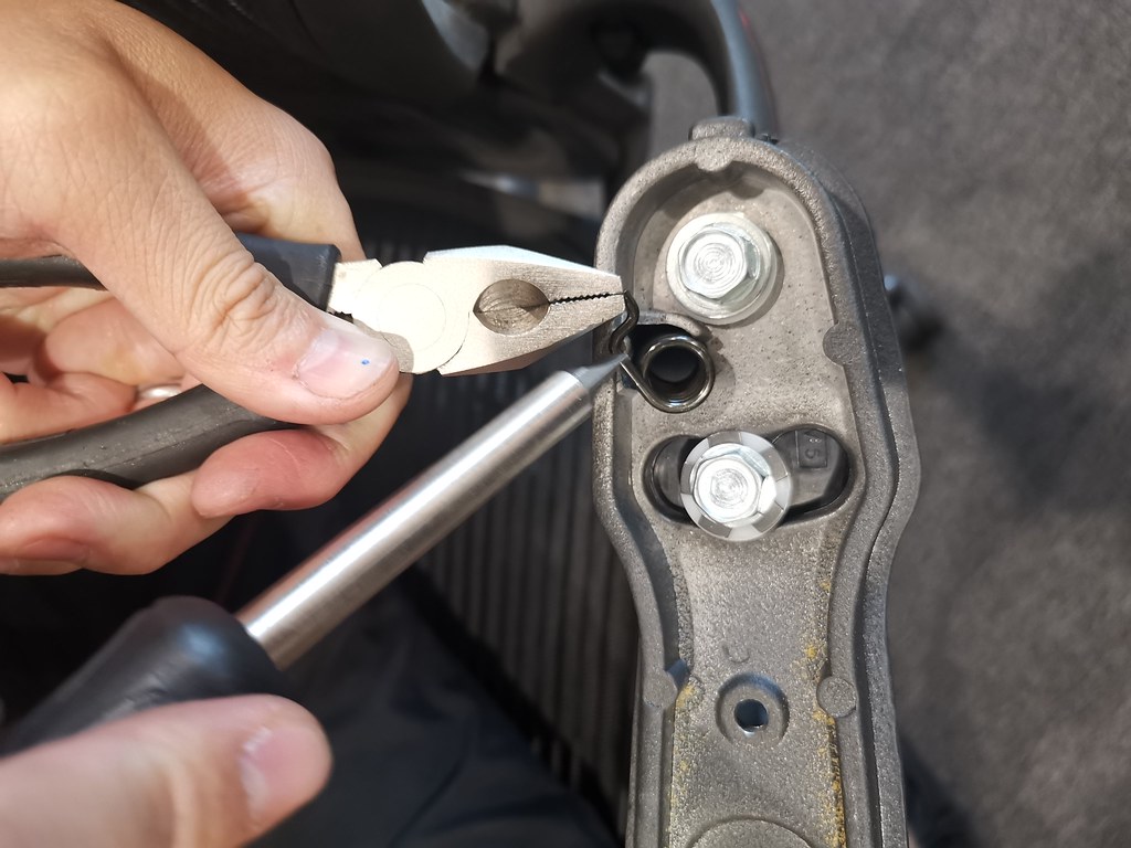 Aeron Chair Arm Spring 3